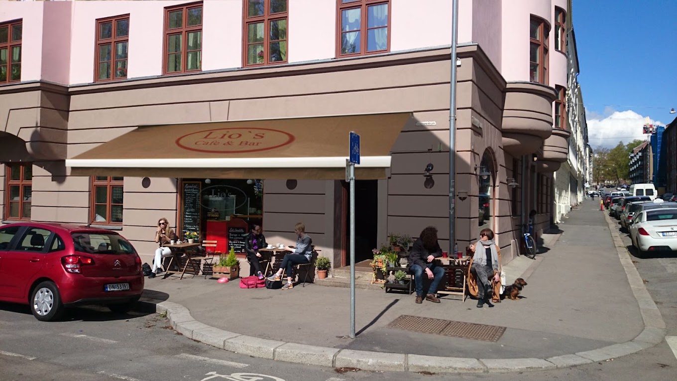 Lio's Café Bar